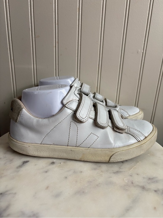 Veja Shoes - Veja Leather Recife Three Strap Velcro Sneakers Women’s 6 White Designer Luxury